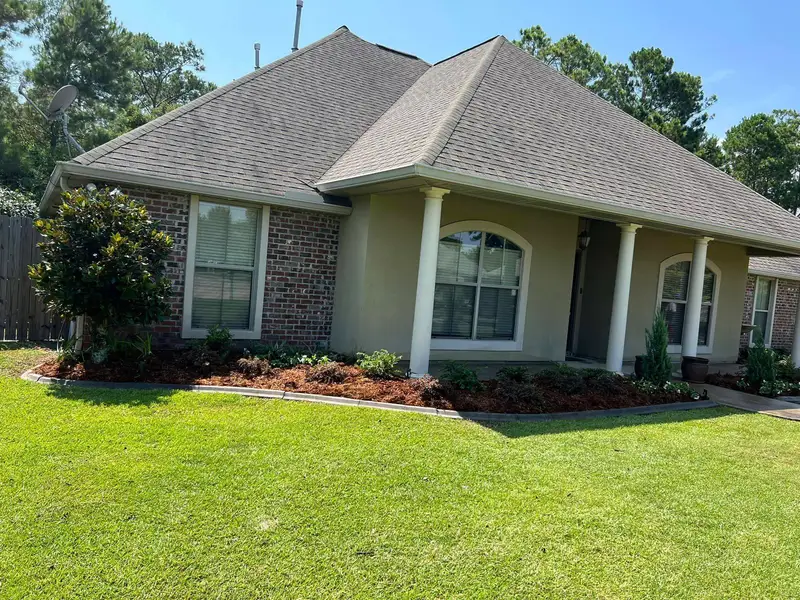 Lush garden bed with vibrant flowering plants and neatly trimmed shrubbery, meticulously maintained by Southern Grounds LLC in Marrero, LA.