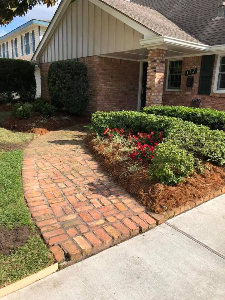 Beautiful landscaping flowerbeds with mulch crafted and installed by Southern Grounds, LLC in the greater new orleans area