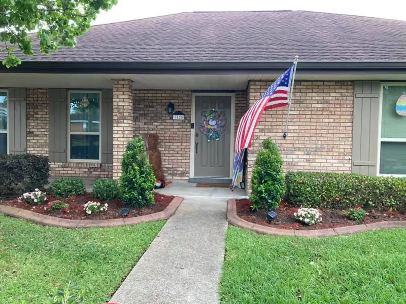 Beautiful hardscaping landscape crafted and installed by Southern Grounds, LLC in the greater new orleans area