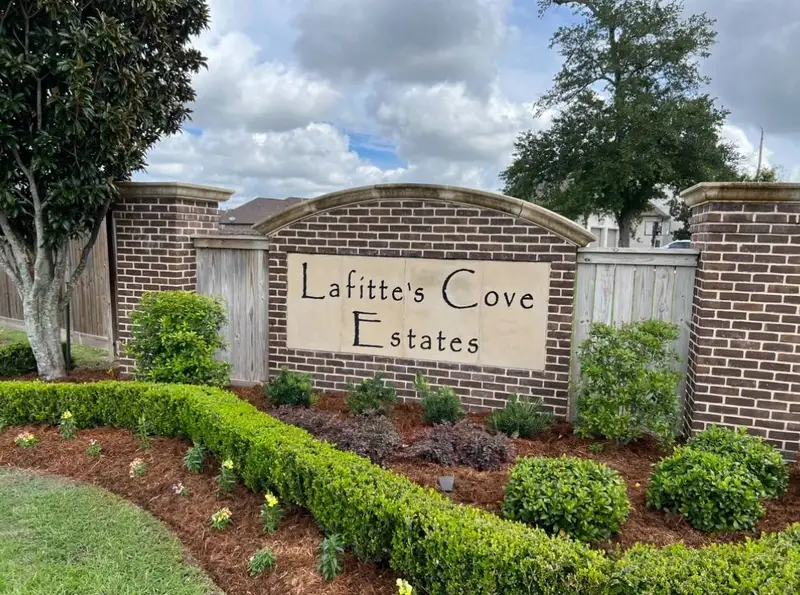 Beautiful hardscaping landscape crafted and installed by Southern Grounds, LLC in the greater New Orleans area.