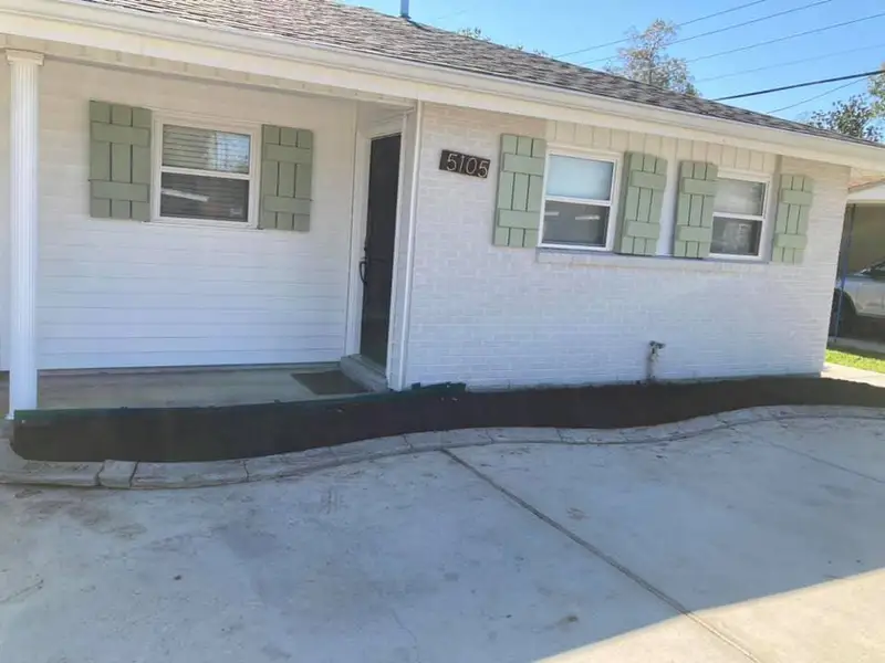 Beautiful landscaping flowerbeds with mulch crafted and installed by Southern Grounds, LLC in the greater new orleans area