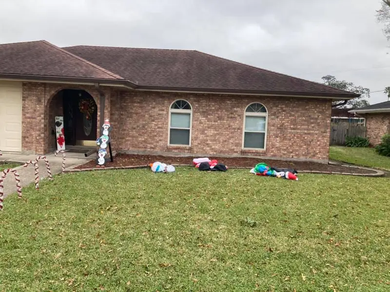 Beautiful landscaping flowerbeds with mulch crafted and installed by Southern Grounds, LLC in the greater new orleans area