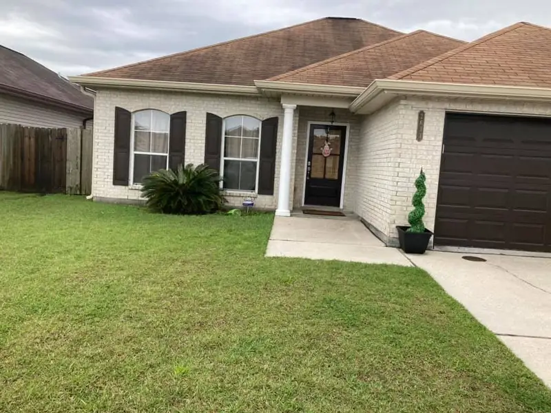 Beautiful landscaping flowerbeds with mulch crafted and installed by Southern Grounds, LLC in the greater new orleans area
