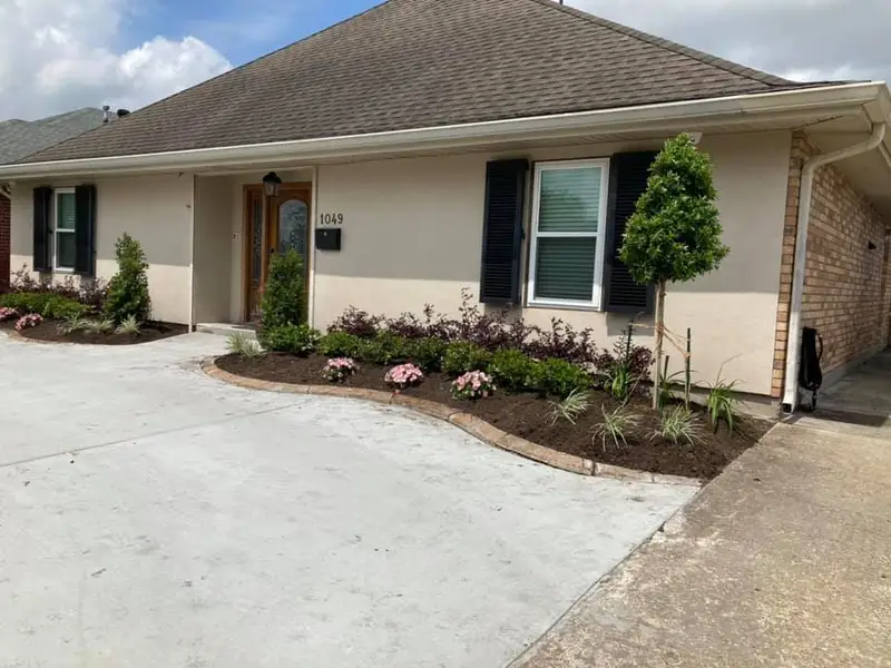 Beautiful landscaping flowerbeds with mulch crafted and installed by Southern Grounds, LLC in the greater new orleans area
